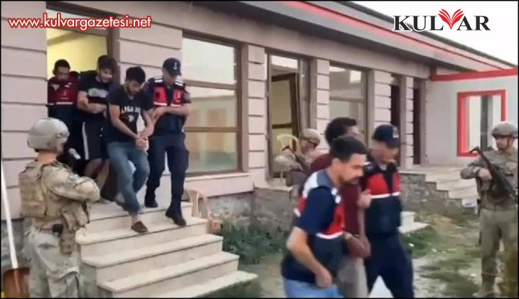 139 yılla aranan mülteciler komandoların şafak operasyonuyla yakalandı