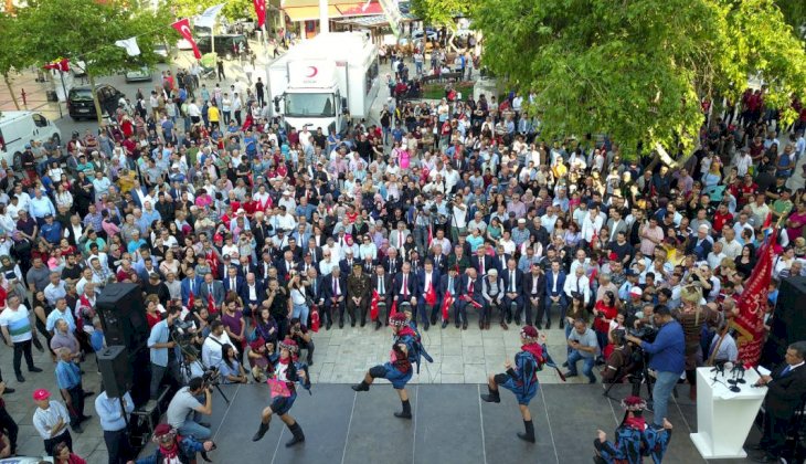 15 MAYIS COŞKUSU CADDELERE SIĞMADI