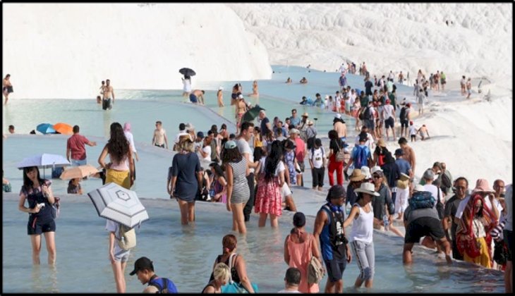 Pamukkale'yi bayramda 70 bin kişi ziyaret etti