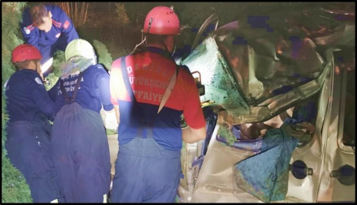 Denizli'de araç şarampole devrildi: 2 Ölü