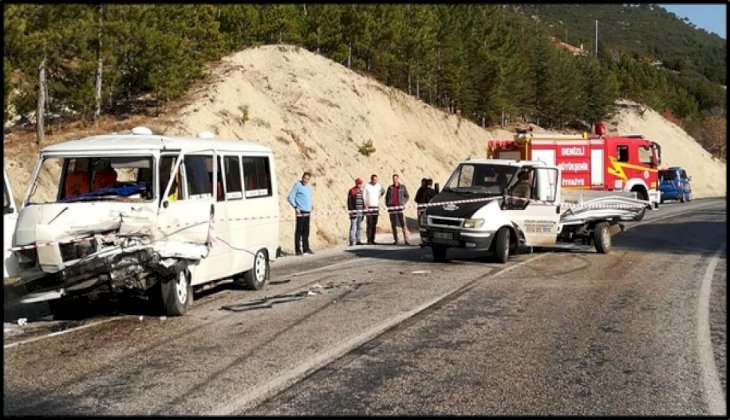 Minibüsle kamyonet çarpıştı 4 kişi yaralandı