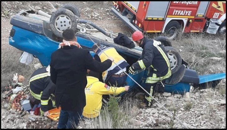  Şarampole devrilen otomobilde sıkışan iki yaralı kurtarıldı