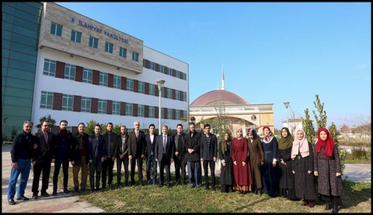 PAÜ İlahiyat Fakültesi, Öğrencilerini Umreye Gönderiyor 