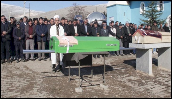 Denizli'de öldürülen iki kardeşin cenazesi Afyonkarahisar'da toprağa verildi