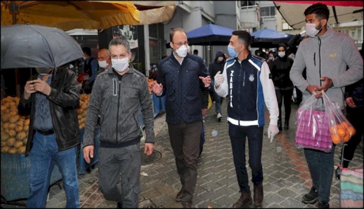 Pamukkale Belediyesi Pazaryerlerinde Maske Dağıttı