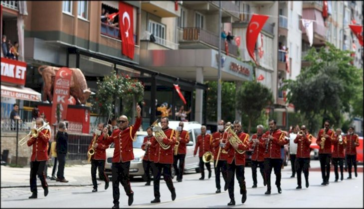 Denizlililer, 23 Nisan'ı Büyükşehir ile evlerinde kutladı 