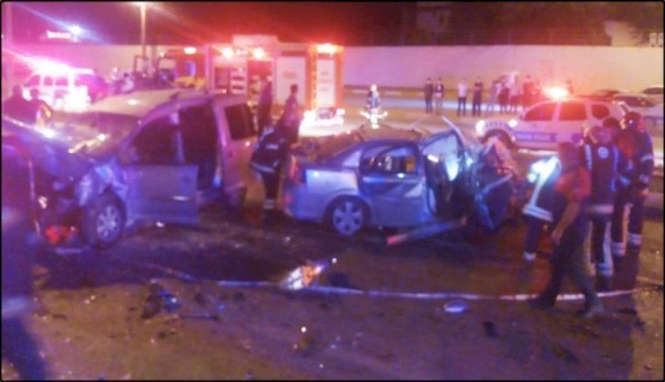 Otomobilin ticari araçla çarpışması sonucu 10 kişi yaralandı