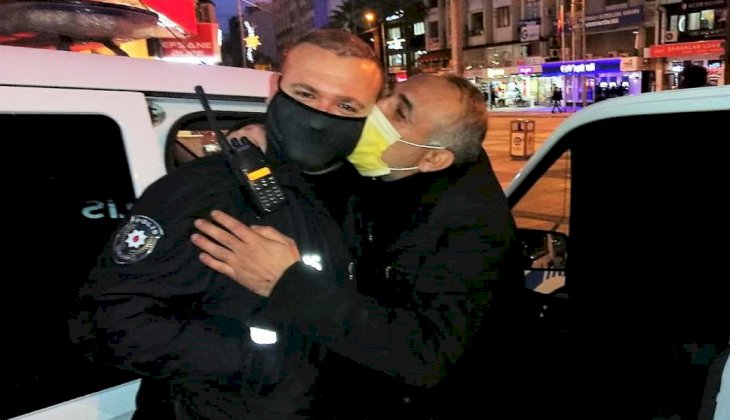 Çıplak vatandaştan polise teşekkür öpücüğü