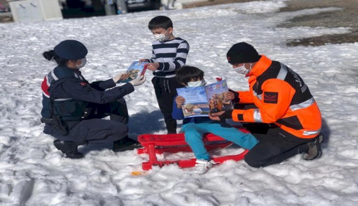 Jandarma Çocukları Bilgilendiriyor