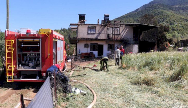 Bayram öncesi ekmek yapan ailenin evi yangında küle döndü