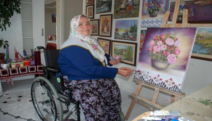 Engellere kafa tutan kadın: "Şalvarlı ressam"