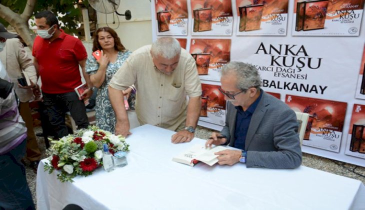 Mimar Arif Balkanay Kitabını imzaladı