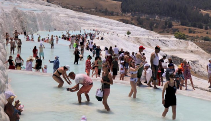 Beyaz cennet Pamukkale’ye yerli ve yabancı turistlerden yoğun ilgi