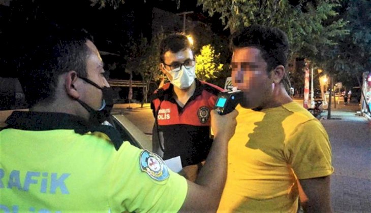 Polisin alkollü sürücüyle imtihanı: “Ciğerlerim yetmiyor abi”