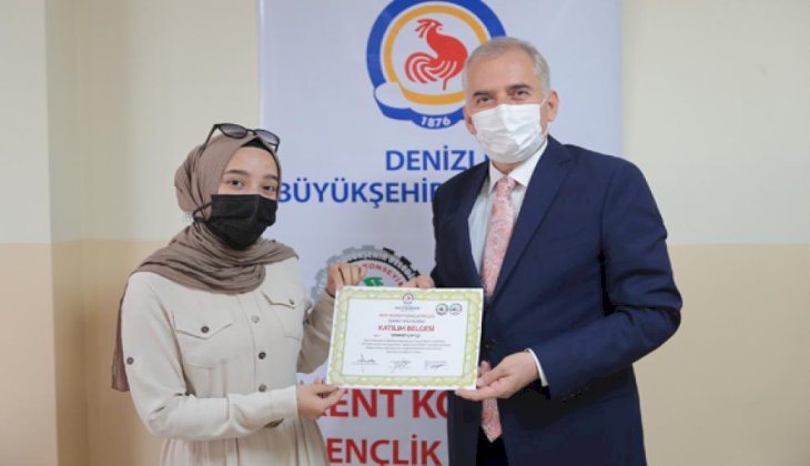 Gençlik Meclisinde sertifikalar Başkan Osman Zolan'dan