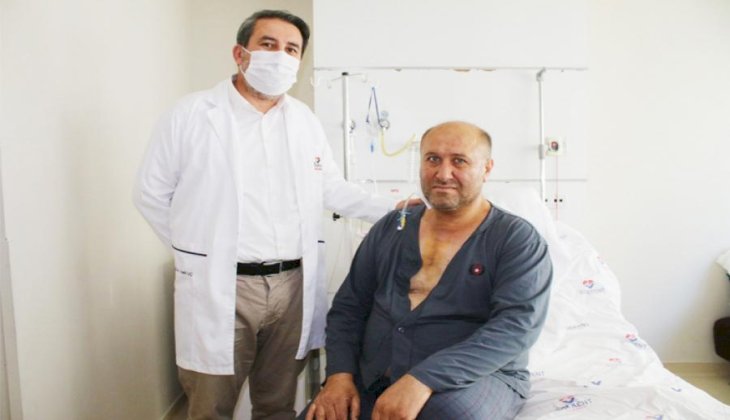 53 yaşındaki hastaya 8 santimetrelik kesi ile kalp ameliyatı yapıldı