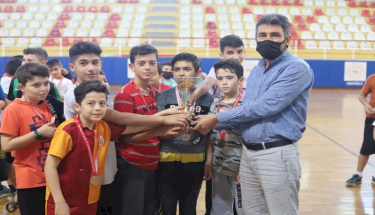  Kuran kursları arası futsalın şampiyonu Nur Camisi oldu