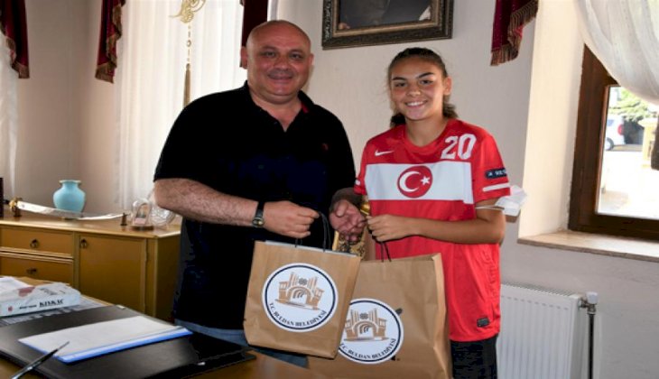 Milli futbolcu Sıla’ya Buldan Belediyesi'nden destek