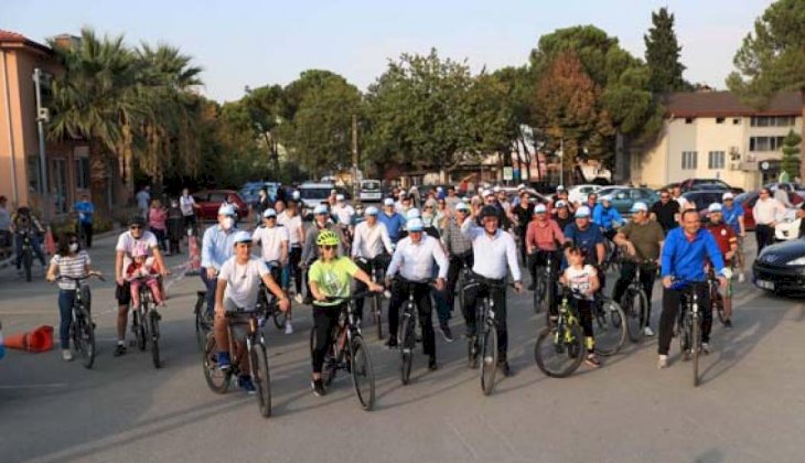 Başkan Örki sağlık için ailesiyle birlikte pedal çevirdi