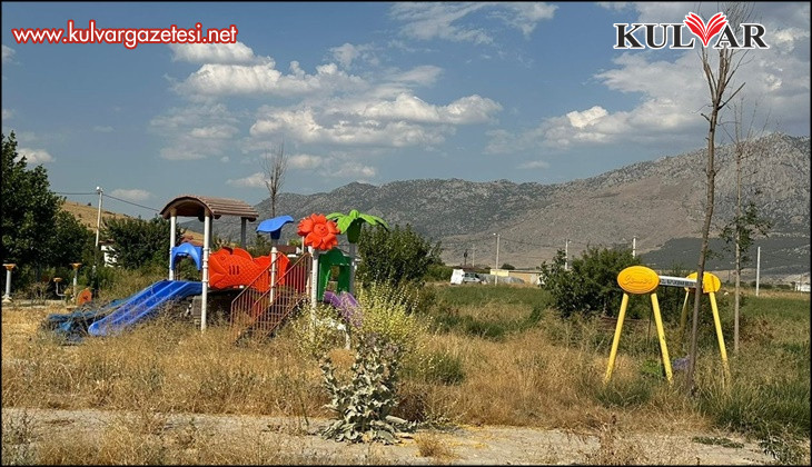 Acıpayam’da park ve çocuk oyun alanları çürümeye terk edildi