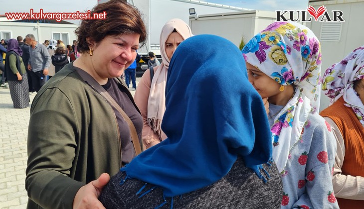 AK Parti Kadın Kolları depremzedeleri yalnız bırakmadı