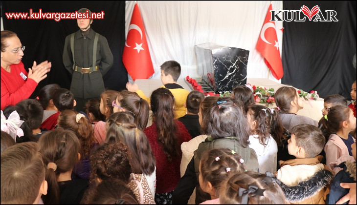 Anıtkabir ruhunu Denizli'de yaşayan öğrenciler Ata'sının huzuruna çıktı