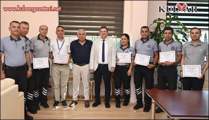 Arkadaşının yeni doğan bebeğini poşete koyup kaçırmaya çalışırken yakalandı