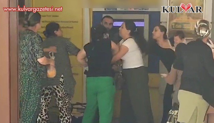  ATM'de sıra bekleyen kadınlar kavgaya tutuştu