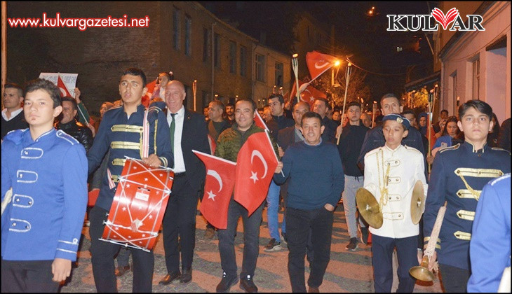 Babadağ’da Cumhuriyet coşkusu fener alayıyla taçlandı