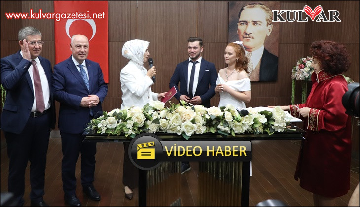 Bakan Göktaş, Aile ve Gençlik Fonu kullanan çiftin mutluluğuna ortak oldu