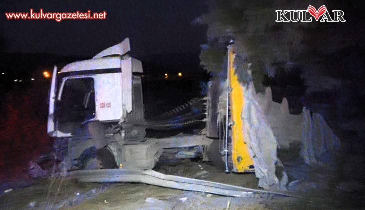 Bariyerleri yıkıp karşı şeride geçen tır otobüse çarptı: 6 ölü, 43 yaralı
