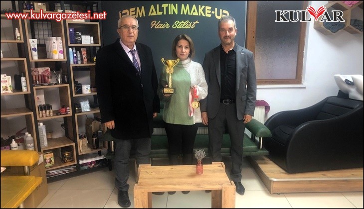 Başkan Arslan, Türkiye 3.'sü olan bayan kuaförü kutladı