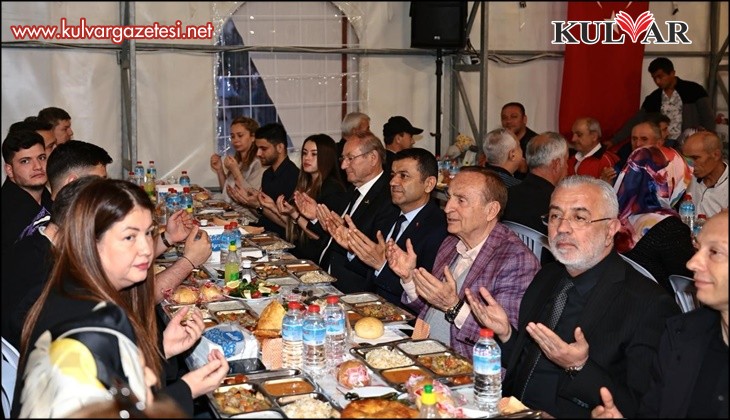 Başkan Çavuşoğlu iftarda hemşehrileriyle aynı sofrayı paylaştı