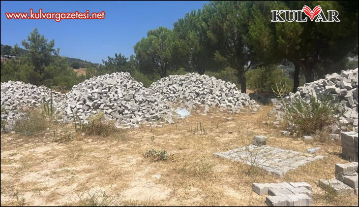 Başkan hibe parke taşlarını parayla sattı iddiası