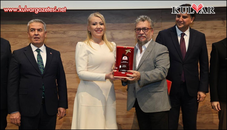 BAŞKAN ŞENİZ DOĞAN’A EGF’DEN ÖDÜL