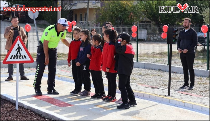 Bekilli’de çocuklar için Türkiye’ye örnek bir trafik eğitim parkı açıldı