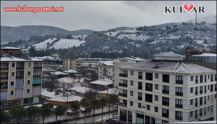 Beklenen oldu, Kale’ye kar yağdı