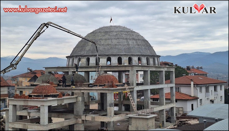 Beyağaç Çarşı Camisinin kubbesi yerleştirildi