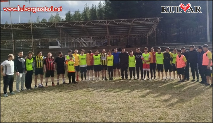 Beyağaçlı vatandaşlar ile polisler dostluk maçı oynandı