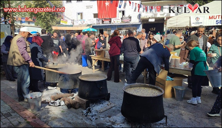 Binlerce kişi dumanı üstünde tarhana çorbasında buluştu