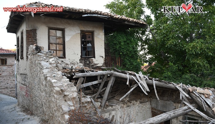 Buldan’da 200 yıllık tarihi ev, küllerinden yeniden doğacak