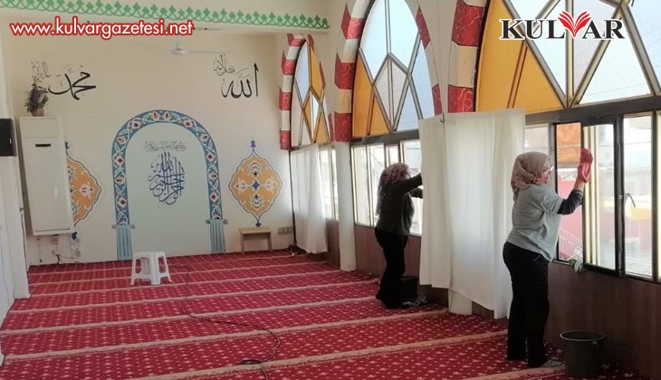 Buldan'da camilerde Ramazan temizliği yapılıyor