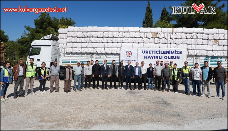 Büyükşehir 'den yangın mağduru çiftçiye yem ve saman desteği sağlandı