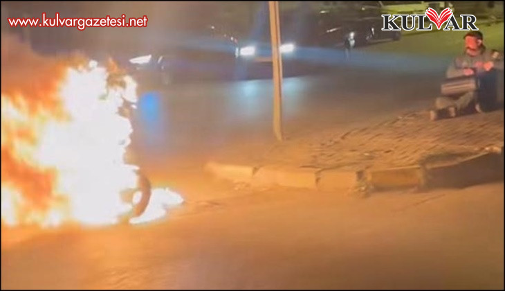 Çalışmayan motorunu yakıp, karşısına geçip izledi