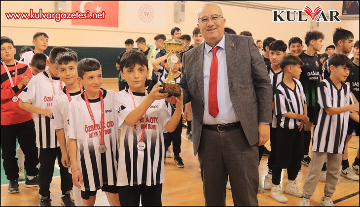 Çameli futsal turnuvasında şampiyonlar belirlendi