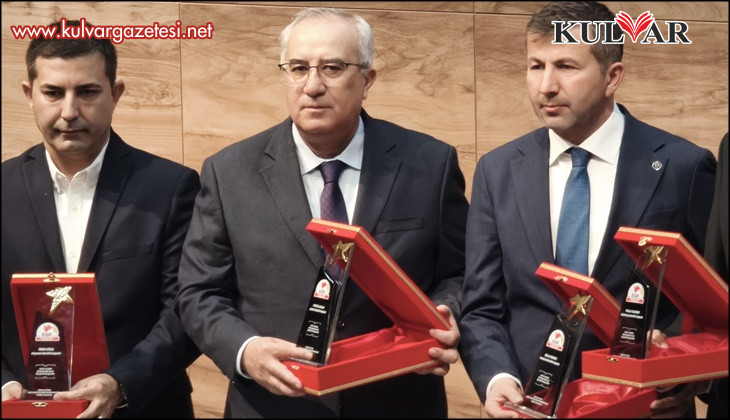 Çameli'ne çağ atlatan Başkan Arslan'a 'Yılın En Başarılı İlçe Belediye Başkanı' ödülü verildi