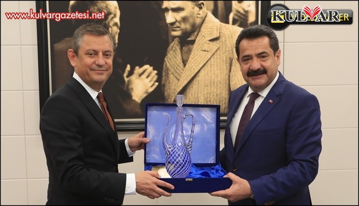 CHP Genel Başkanı Özel, Pamukkale Belediye Başkanı Ertemur’u tebrik etti