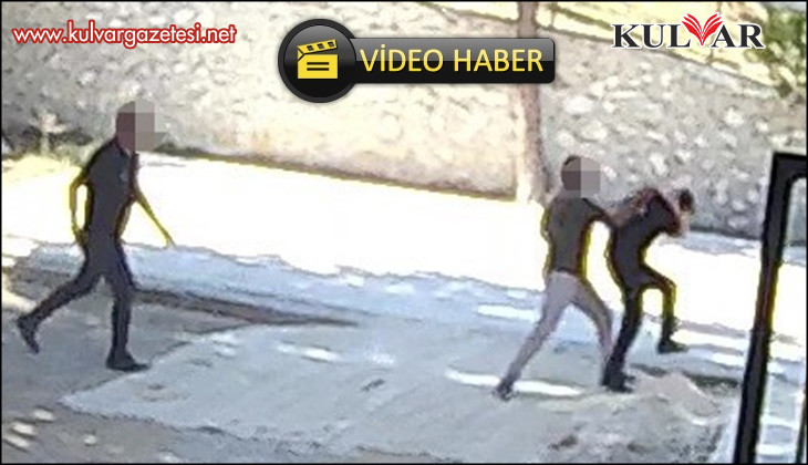 CHP'li Belediye Başkanı taş döşemek istemeyen zabıtaları sopayla dövdü