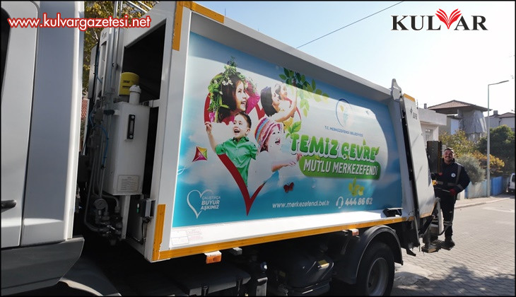 Çöp kamyonlarından çiçek kokuları yayılıyor