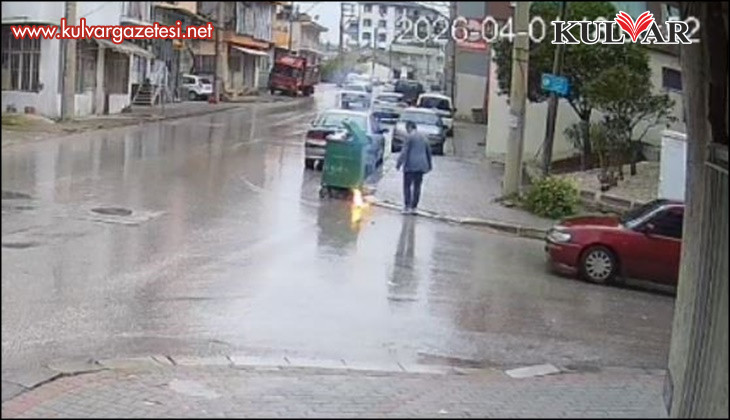 Çöpe atılacak batarya işletmecinin elinde alev aldı